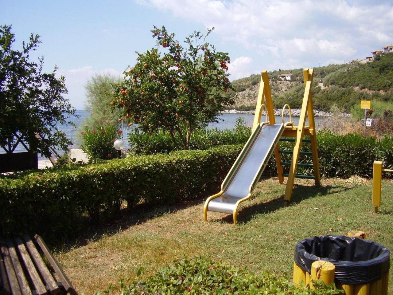Razi Beach Lefokastro Exteriör bild